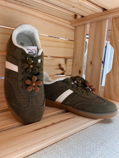 Baskets kaki fleuries