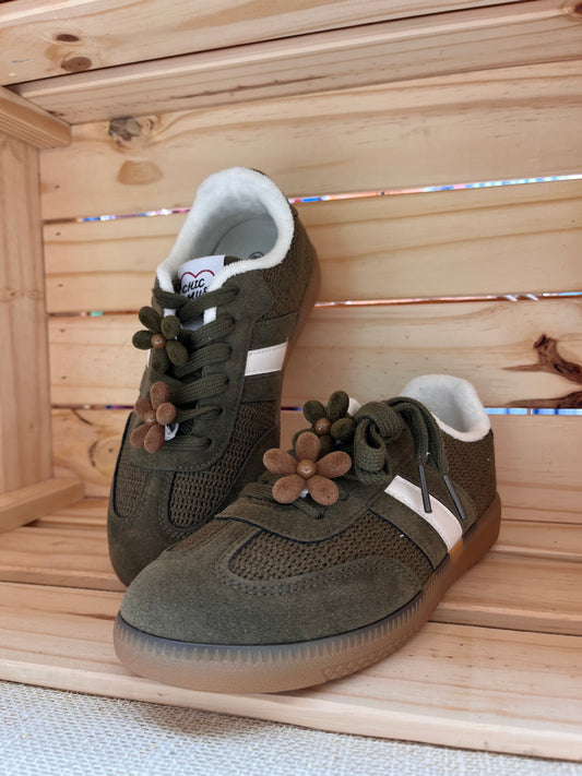 Baskets kaki fleuries