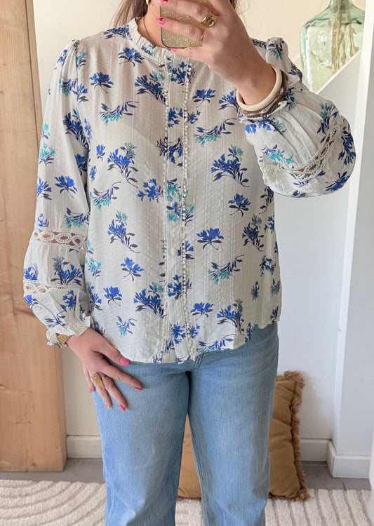 Chemisier fleuri à détails dentelle