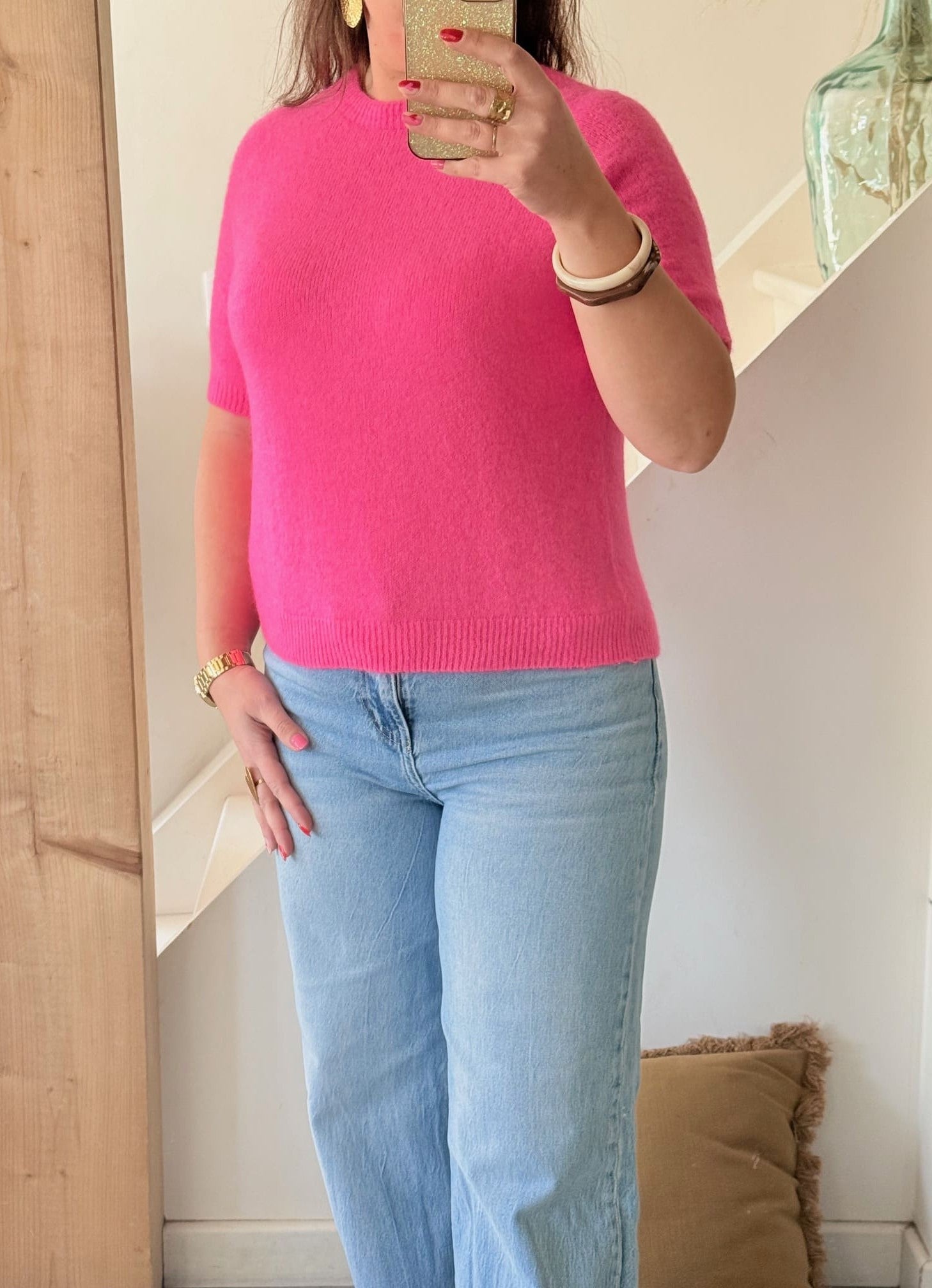 🖼️ Image principale

Pull femme manches courtes en maille douce coupe droite

🖼️ Image portée

Pull manches courtes femme porté avec jean pour look casual chic

🖼️ Détail matière

Détail maille douce pull femme manches courtes

🖼️ Vue de face

Pull femme col rond manches courtes coupe confortable