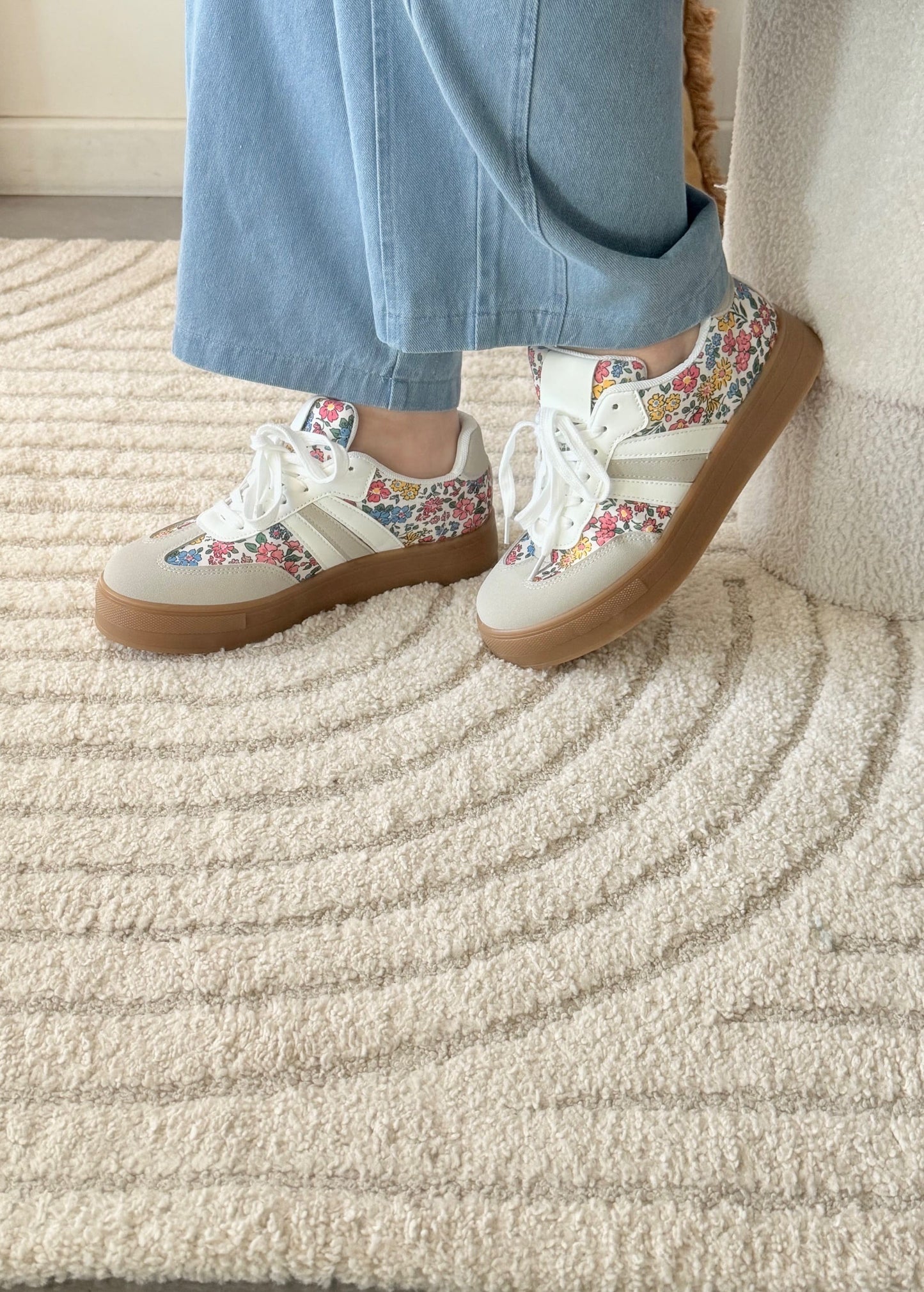 Baskets fleuries à semelle épaisse