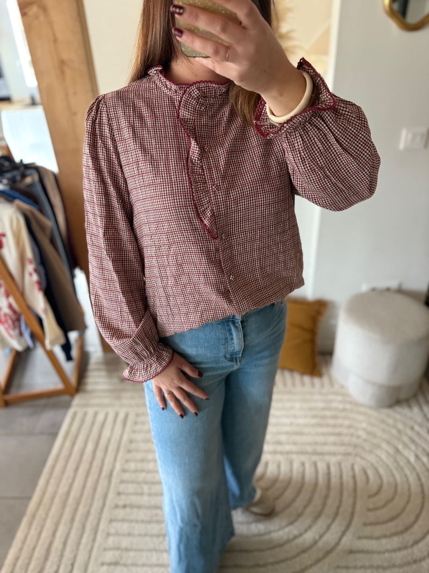 Image principale

Blouse à carreaux bordeaux avec volants femme grande taille L à 4XL

Image portée

Blouse bordeaux à carreaux portée avec jean pour look chic grande taille

Détail col

Détail des volants sur blouse femme à carreaux bordeaux grande taille