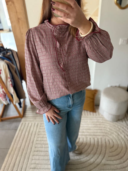 Image principale

Blouse à carreaux bordeaux avec volants femme grande taille L à 4XL

Image portée

Blouse bordeaux à carreaux portée avec jean pour look chic grande taille

Détail col

Détail des volants sur blouse femme à carreaux bordeaux grande taille