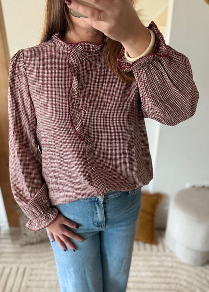 Image principale

Blouse à carreaux bordeaux avec volants femme grande taille L à 4XL

Image portée

Blouse bordeaux à carreaux portée avec jean pour look chic grande taille

Détail col

Détail des volants sur blouse femme à carreaux bordeaux grande taille