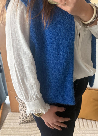 Image principale

Gilet sans manches femme épais coupe large porté sur pull

Image portée

Gilet sans manches bleu royal épais porté avec jean pour look cocooning

Détail matière

Détail de la matière épaisse sur gilet sans manches femme