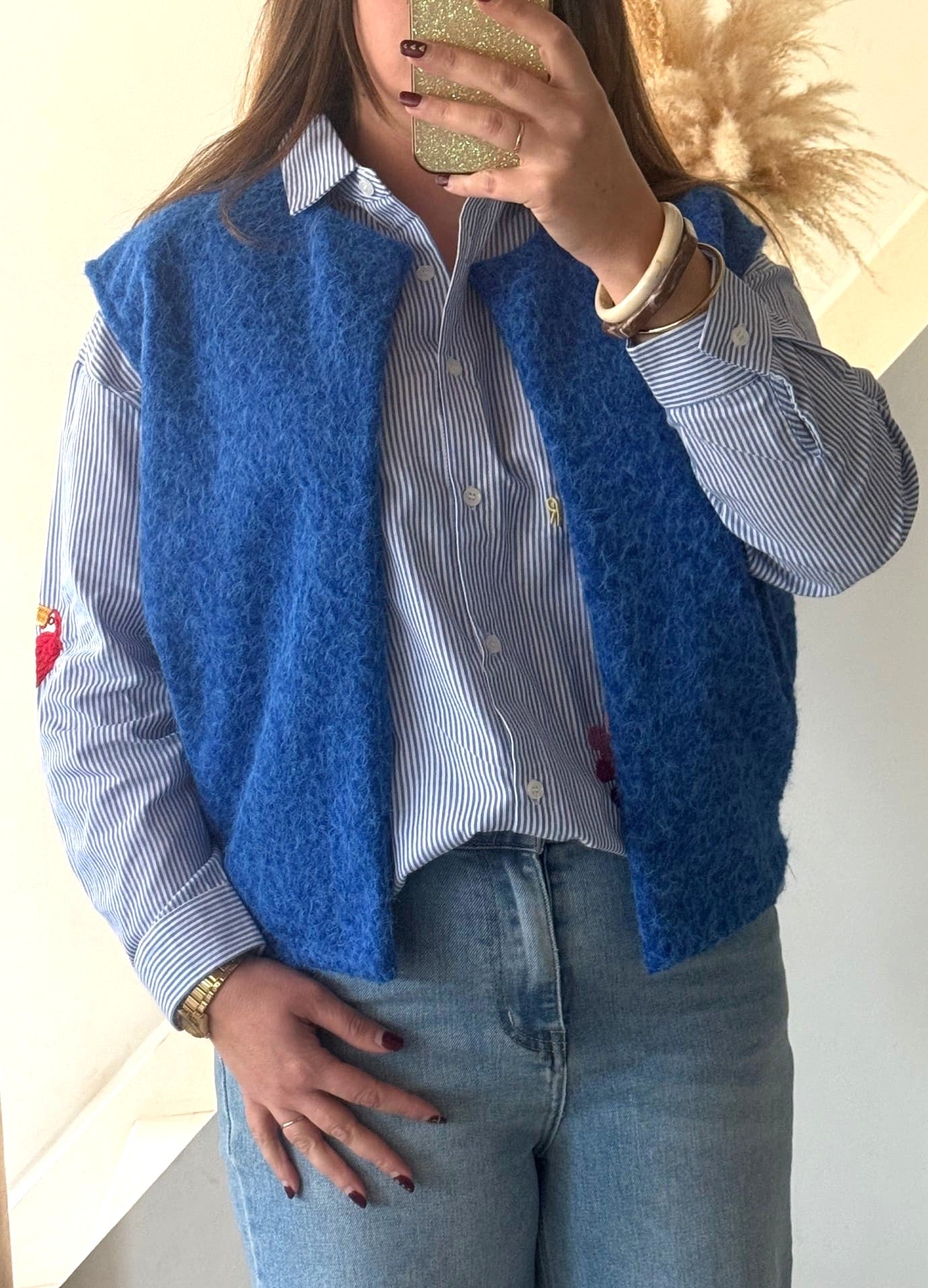 Image principale

Gilet sans manches femme épais coupe large porté sur pull

Image portée

Gilet sans manches beige épais porté avec jean pour look cocooning

Détail matière

Détail de la matière épaisse sur gilet sans manches femme