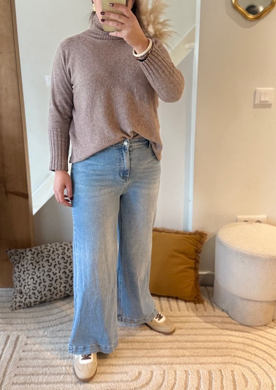 Image principale

Jean wide leg bleu clair femme à taille haute

Image portée

Jean wide leg bleu clair porté avec maille pour look tendance

Détail bas de jambe

Détail de la coupe large sur jean wide leg femme bleu clair