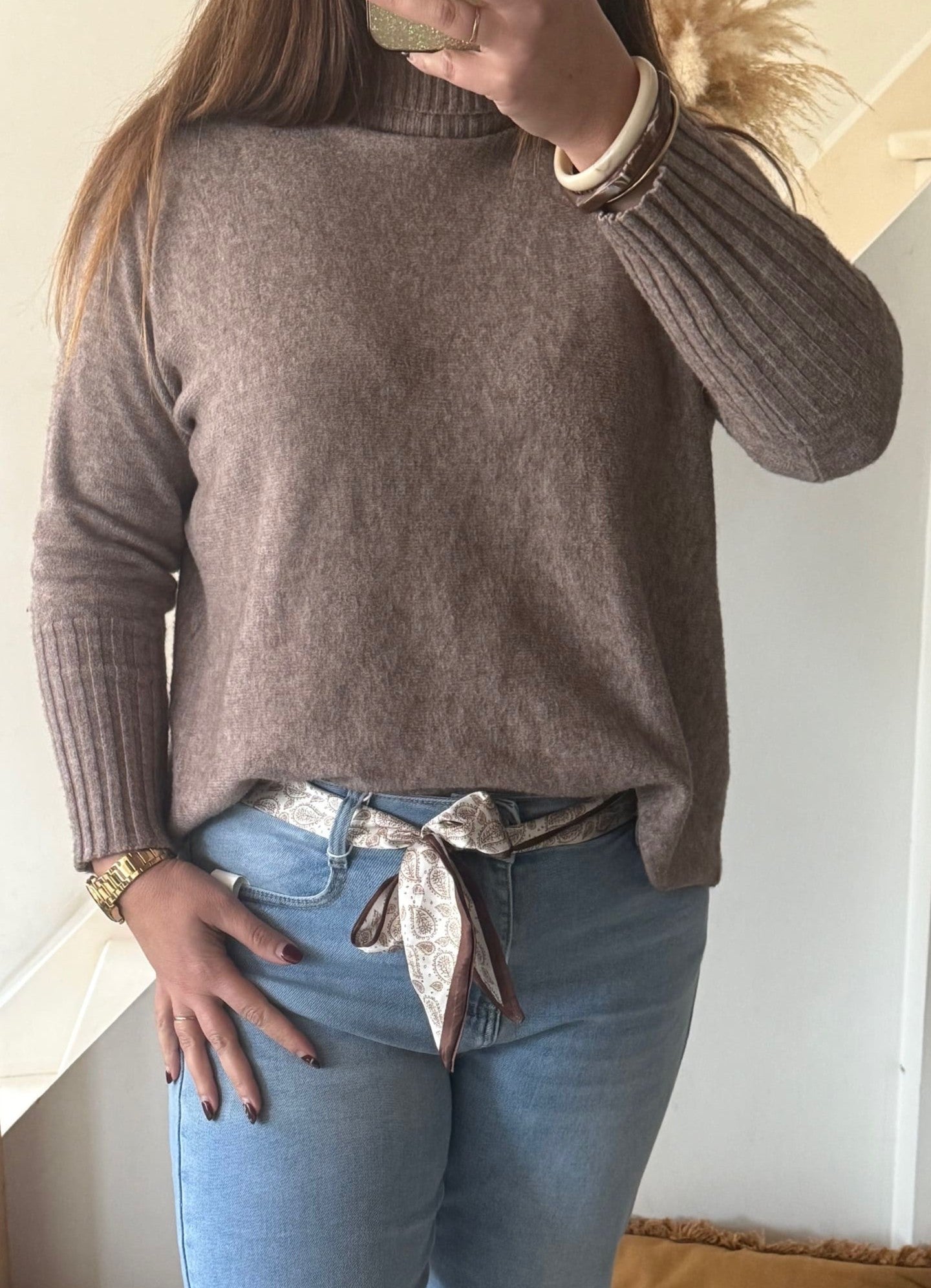 Image principale

Pull col roulé femme en maille douce taille unique 36 au 42

Image portée

Pull col roulé porté avec jean pour look casual chic

Détail maille

Détail de la maille douce sur pull femme col roulé