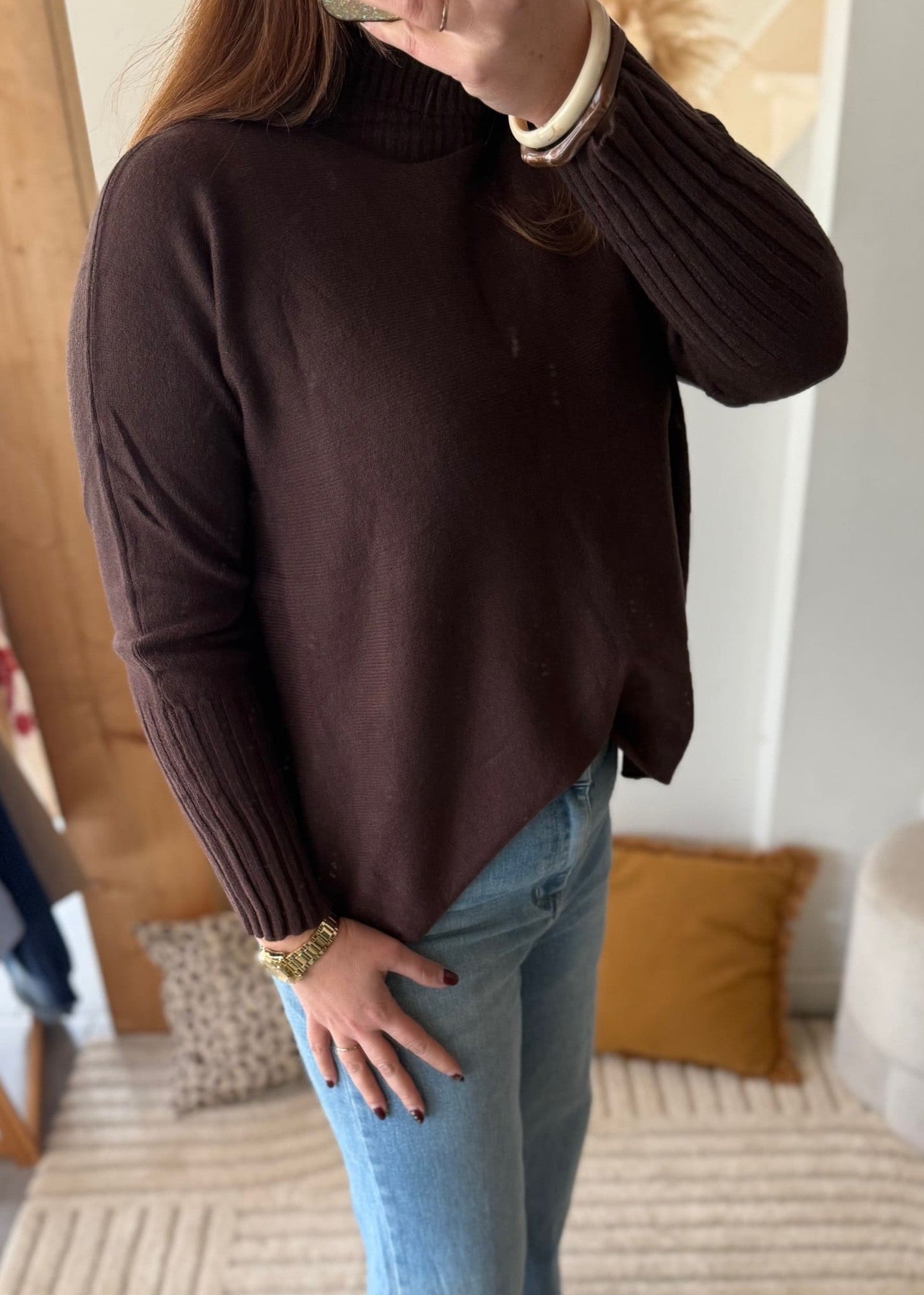 Image principale

Pull col roulé femme en maille douce taille unique 36 au 42

Image portée

Pull col roulé porté avec jean pour look casual chic

Détail maille

Détail de la maille douce sur pull femme col roulé